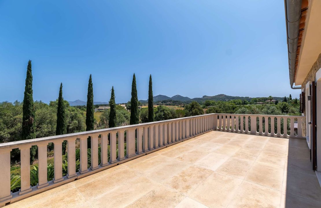 Stunning Finca Alcudia Mallorca with pool and landscaped gardens
